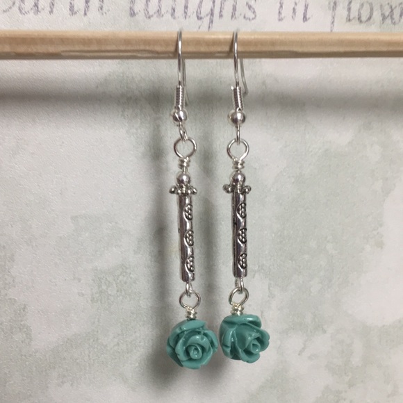 Resin turquoise rose earrings silverplated beads - Picture 5 of 8